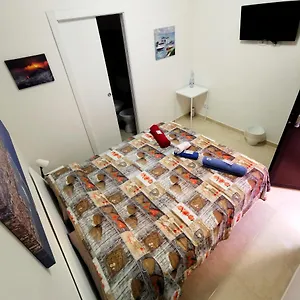 Bed&fly Near Airport Fontanarossa Bagno Privato In Bed and breakfast